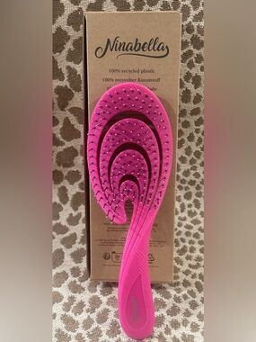 New In Box Ninabella Organic Detangling Hair Brush~PINK~Wet or Dry Detangling